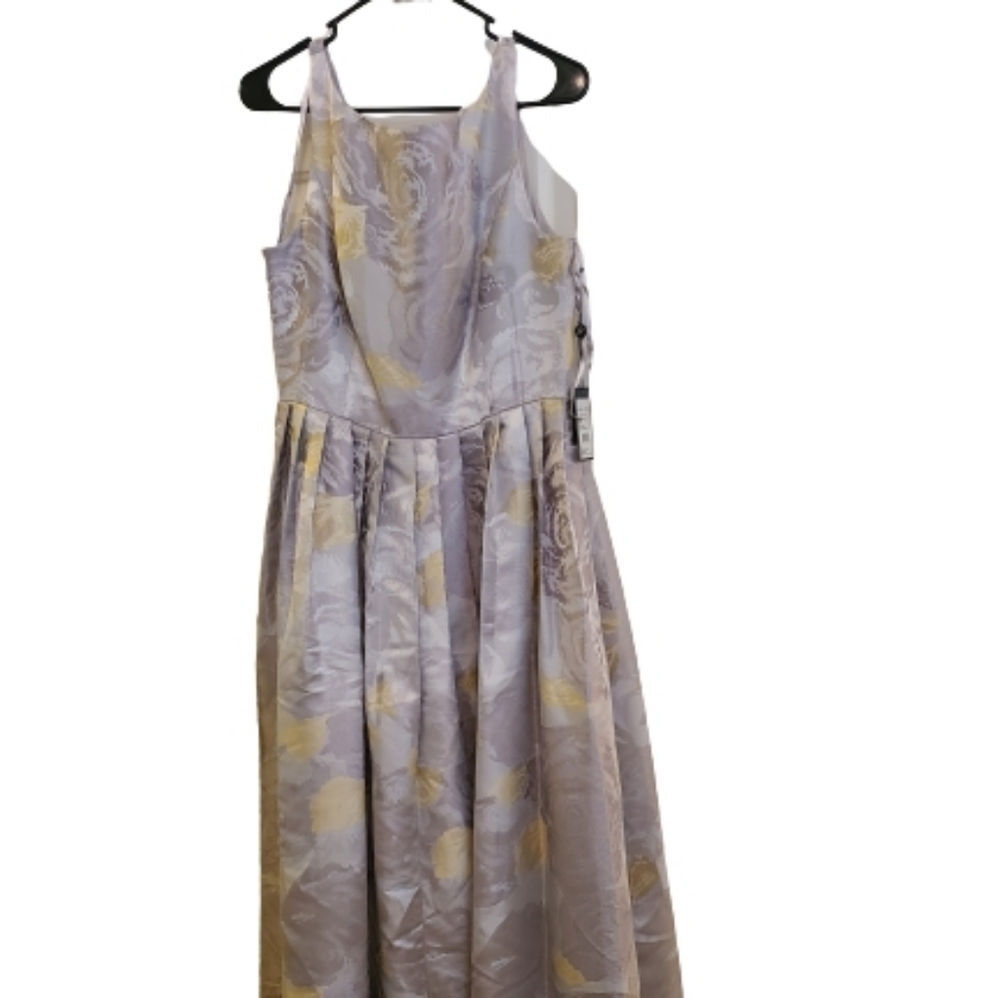 NWT Adrianna Papell Boatneck Sleeveless Ball Gown